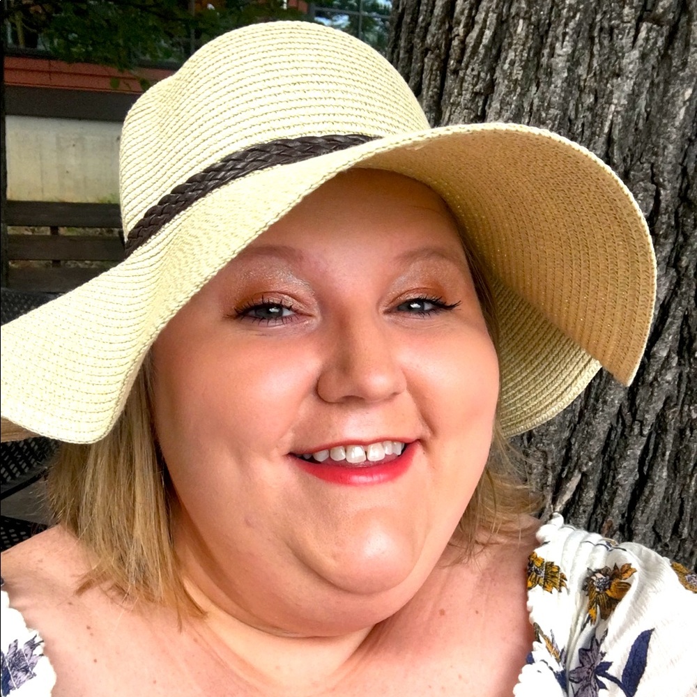 Meet your Posher, Caitlin